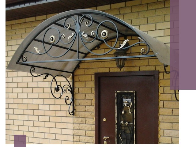 Изготовление козырьков из металла под ключ в Комсомольске-на-Амуре