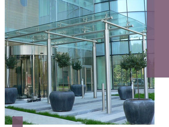 Навесы из стекла на заказ в Комсомольске-на-Амуре — монтаж и установка