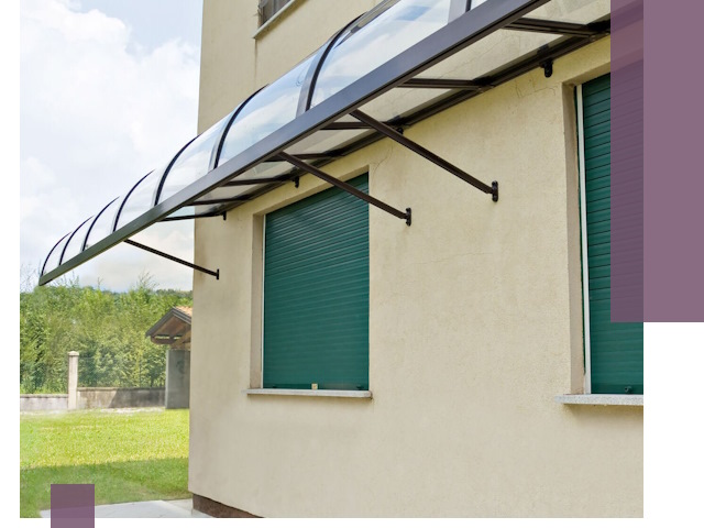 Козырьки над окнами в Комсомольске-на-Амуре — изготовление и монтаж по выгоде